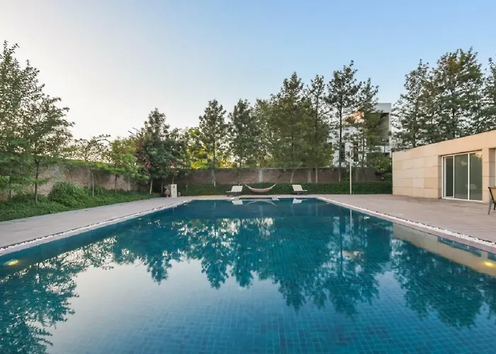 Hostie - The Mango Buddha Luxury Farm Villa
